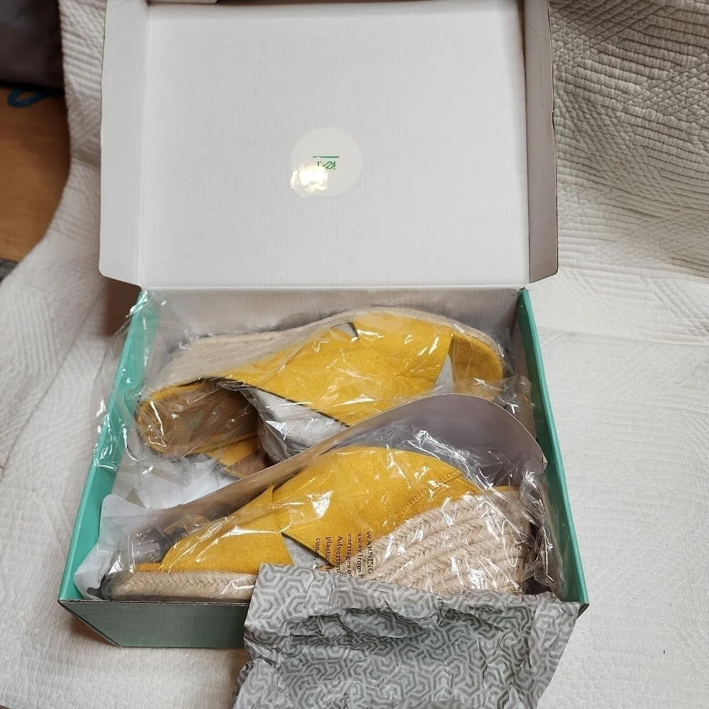 Andrew Geller Kimber Espadrille Wedge Sandal. Yellow faux suede.  Size 9.